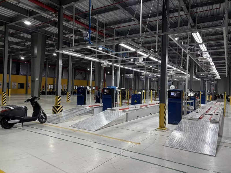 Anche جي ڪسٽمائيز گاڏين جي چڪاس واري نظام کي ويٽنام ۾ ان جي بين الاقواميت کي ڪيئن پيش ڪري ٿو؟